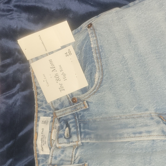 High Rise Mom Jean - Picture 4 of 4